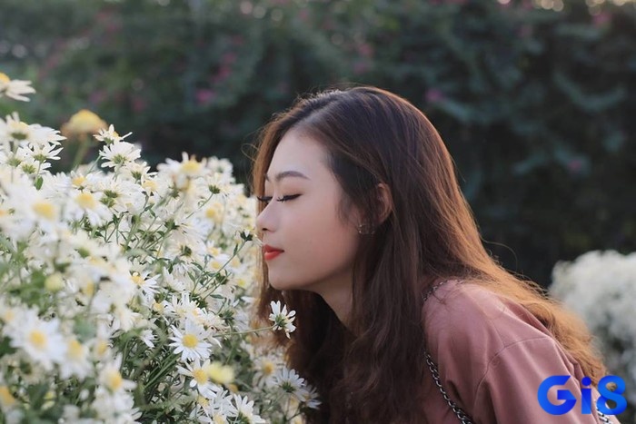 Giấc mơ thấy gái lạ là lời nhắc từ tiềm thức về những khía cạnh bạn chưa khám phá hoặc đang né tránh trong chính con người mình.
