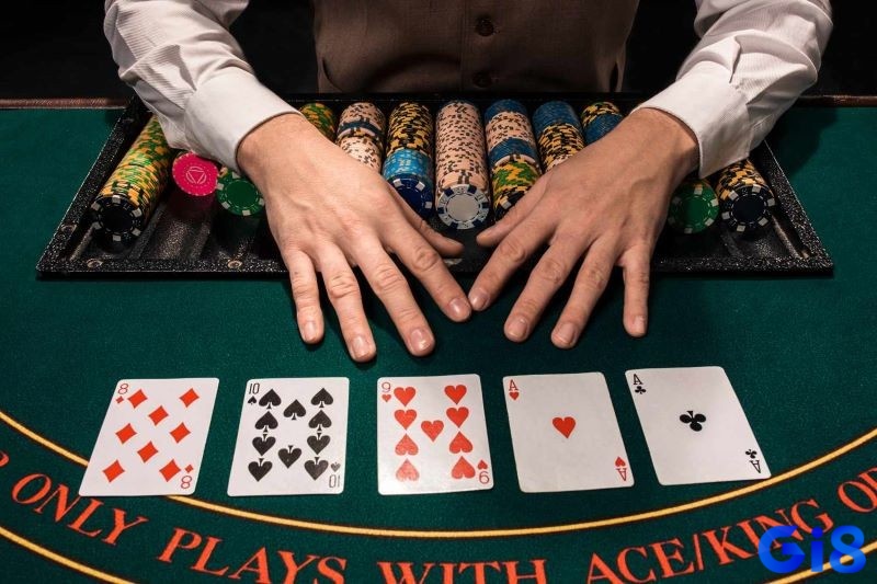 Ưu điểm lớn nhất của cách chơi poker omaha là tính giải trí cao và nhiều action