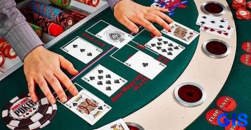 Mistake lớn nhất là apply Hold'em starting hand concepts vào Omaha