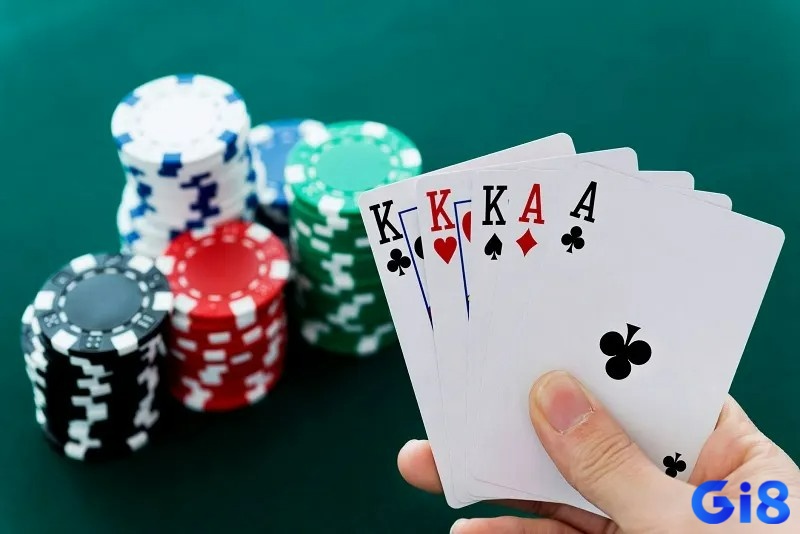 Người chơi xếp 4 lá thành hai đôi, đôi đầu phải lớn hơn đôi sau để ván bài hợp lệ