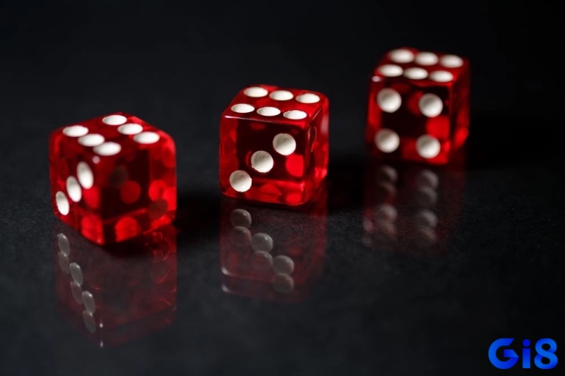 Nguyên lý cơ bản của cầu tài xỉu: dự đoán tổng điểm của ba con xúc xắc.