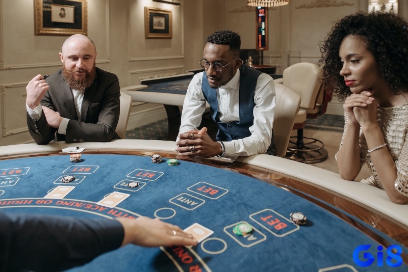 Theo mẹo chọn bàn chơi tại casino offline từ chuyên gia, hãy tránh xa năng lượng tiêu cực để bảo toàn trải nghiệm.