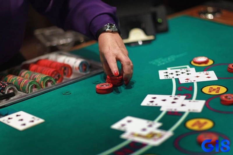 Theo quy luật rút bài Baccarat, nếu có 6 hoặc 7 điểm, Player phải dừng và giữ nguyên số điểm.