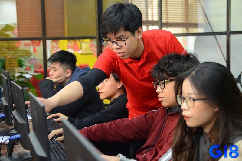 Nhà phát triển uy tín và cộng đồng game thủ sôi động là yếu tố then chốt để đánh giá một dự án.