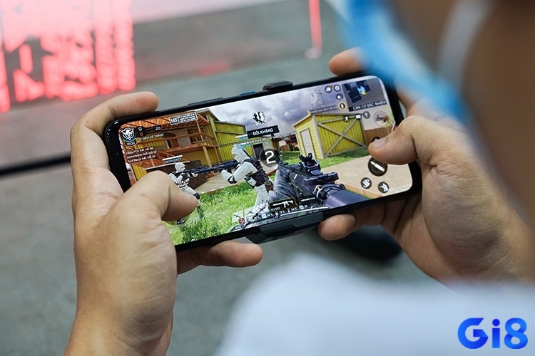 Hình ảnh cho thấy khả năng truy cập linh hoạt của game trên nhiều bối cảnh sử dụng khác nhau.