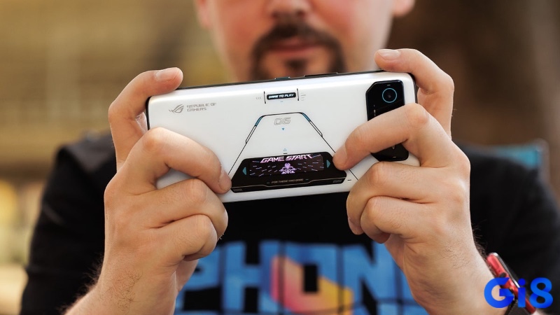 Tầm quan trọng của sự thận trọng trong chi tiêu và bảo vệ thông tin khi tham gia các tựa game online điện thoại.