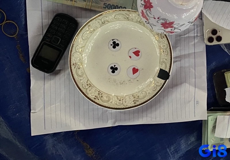 Sự kết nối giữa nét văn hóa dân gian Việt Nam và hình thức giải trí hiện đại trên Internet thông qua game xóc đĩa online.