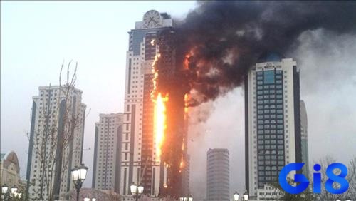 Mơ thấy cháy nhà cao tầng phản ánh cho những biến động lớn liên quan đến tham vọng hay địa vị của bạn