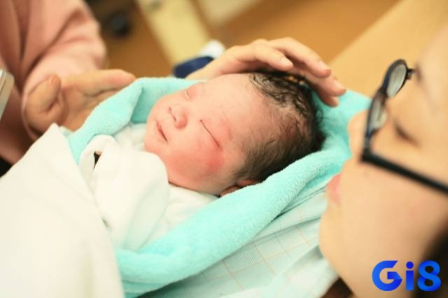 Giấc mơ sinh bé trai nhưng đau đớn khó khăn thể hiện cho những áp lực và thử thách mà bạn đang đối mặt