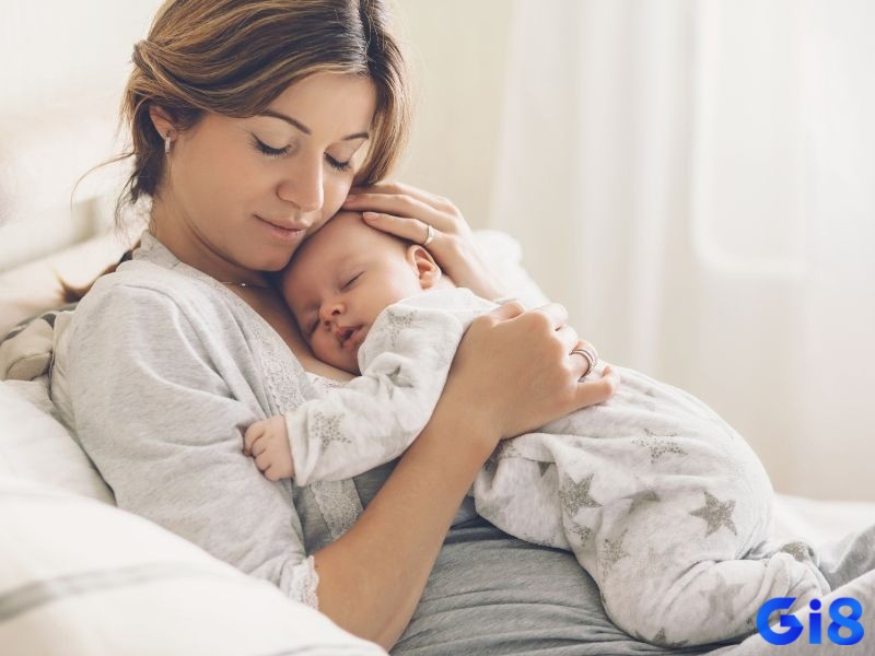 Giấc mơ thấy ôm em bé thể hiện cho sự che chở và bảo vệ những điều quan trọng trong cuộc sống của bạn