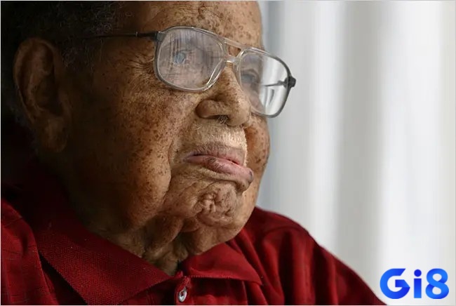 Silas Simmons là cầu thủ bóng chày có tuổi thọ cao trong lịch sử thể thao Mỹ