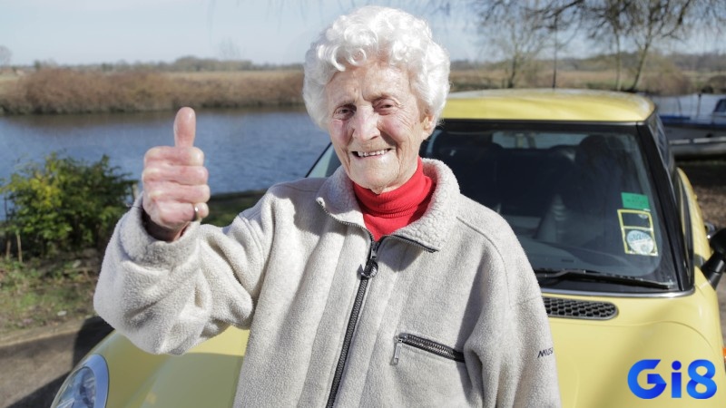 Eileen Ash là huyền thoại cricket nữ với tuổi thọ đáng kinh ngạc