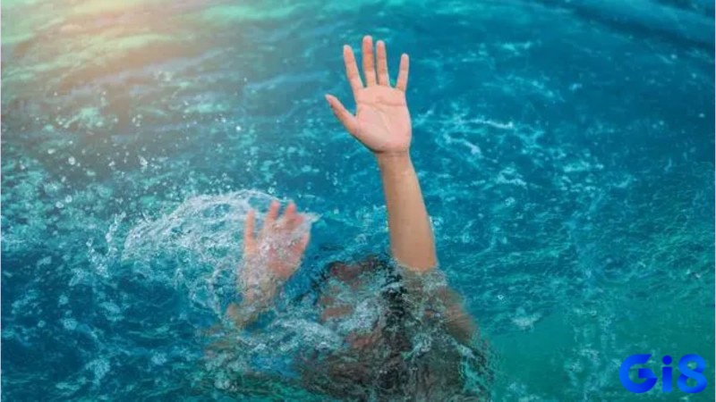Giấc mơ thấy dìm chết nhiều người cùng lúc thể hiện cho nhiều vấn đề và áp lực mà bạn đang phải chịu